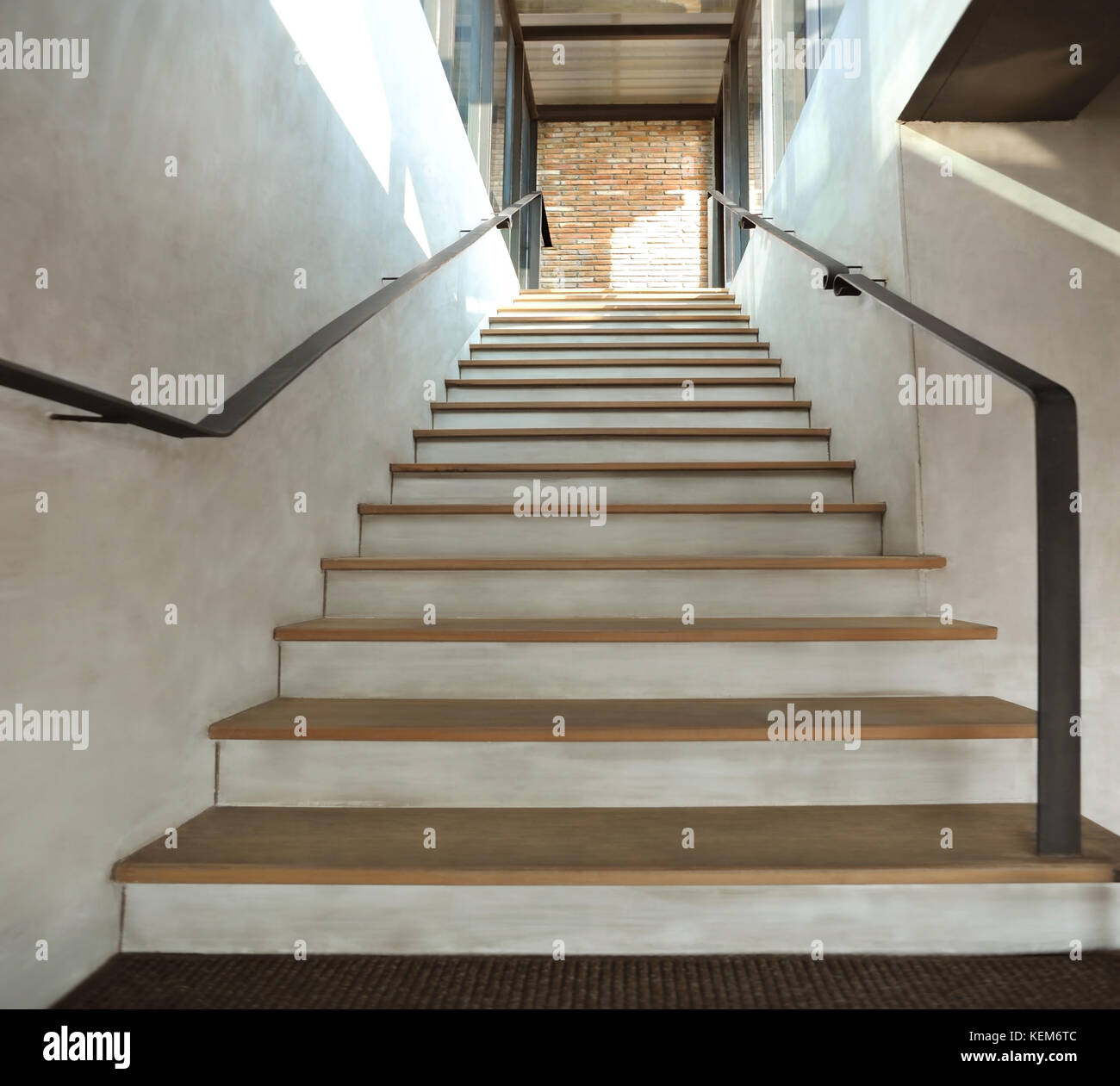 Holz Treppe im Loft Stil Stockfoto