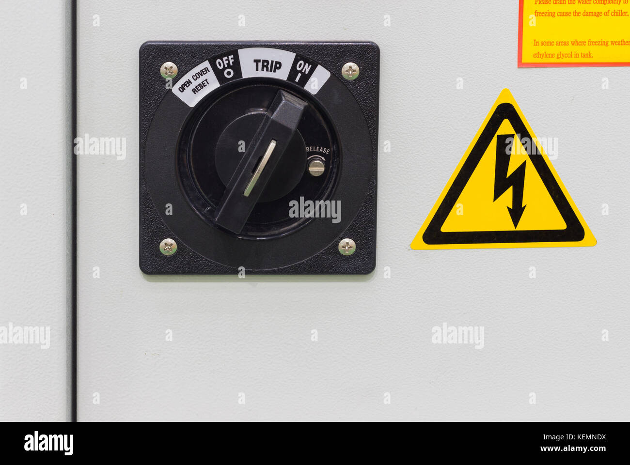 Industrielle Schalter zum Ein-/Ausschalten der Schaltschrank für die  Maschine; werkseitige Ausrüstung Stockfotografie - Alamy