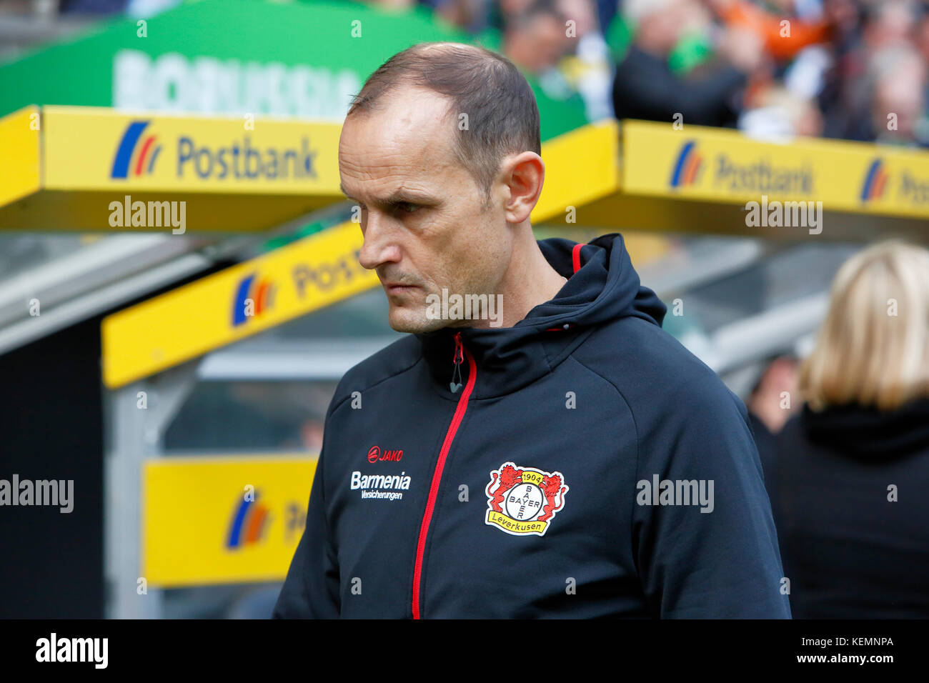 Sport, Fußball, Bundesliga, 2017/2018, Borussia Mönchengladbach vs Bayer 04 Leverkusen 1:5, Stadion Borussia Park, Head Coach Heiko herrlich (Bayer) Stockfoto