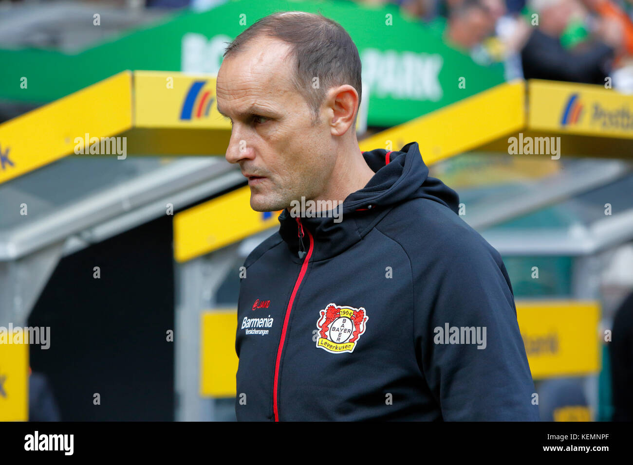 Sport, Fußball, Bundesliga, 2017/2018, Borussia Mönchengladbach vs Bayer 04 Leverkusen 1:5, Stadion Borussia Park, Head Coach Heiko herrlich (Bayer) Stockfoto