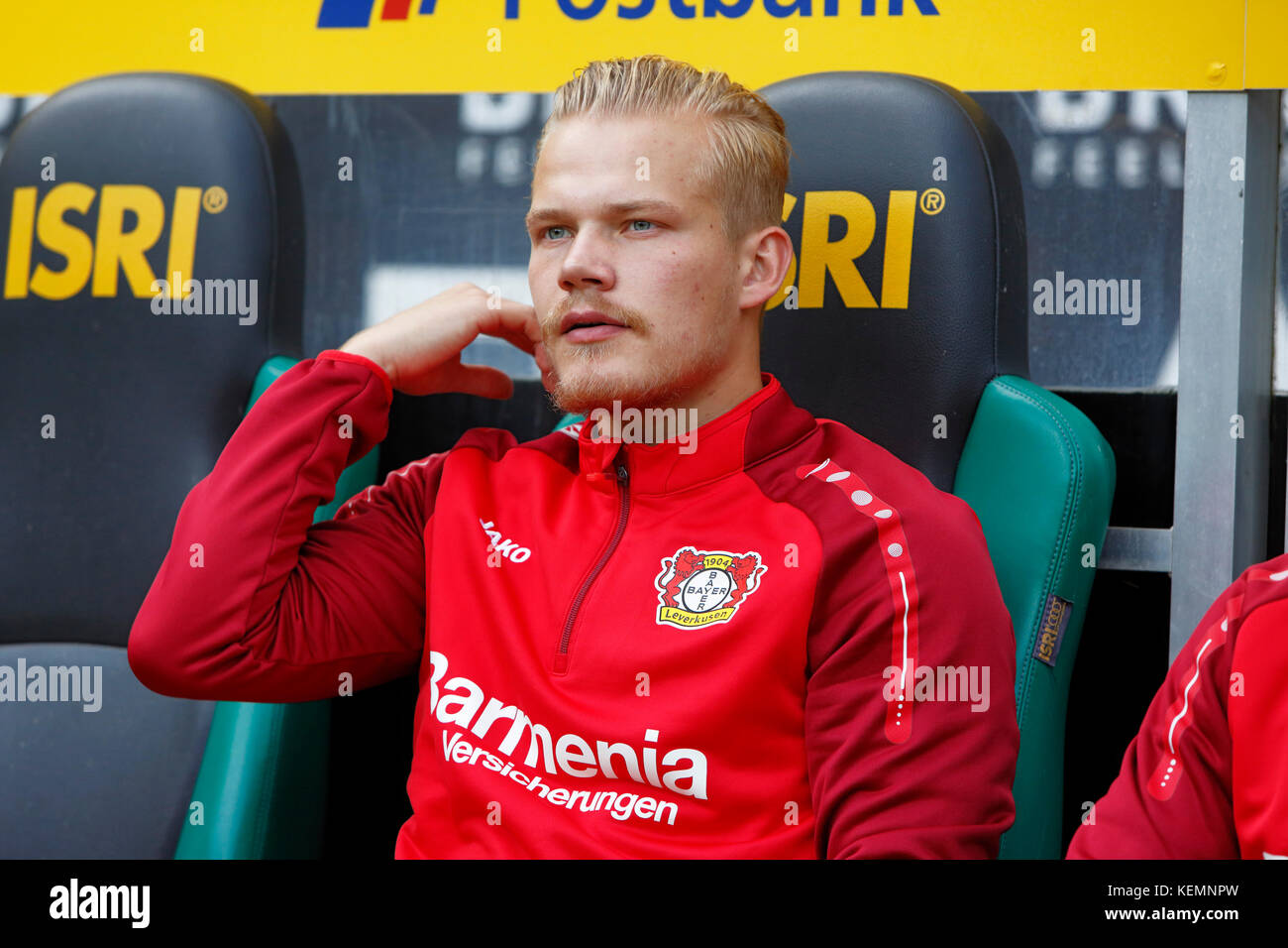 Sport, Fußball, Bundesliga, 2017/2018, Borussia Mönchengladbach vs Bayer 04 Leverkusen 1:5, Stadion Borussia Park, Ersatz Sitzbank, Joel pohjanpalo (Bayer) Stockfoto