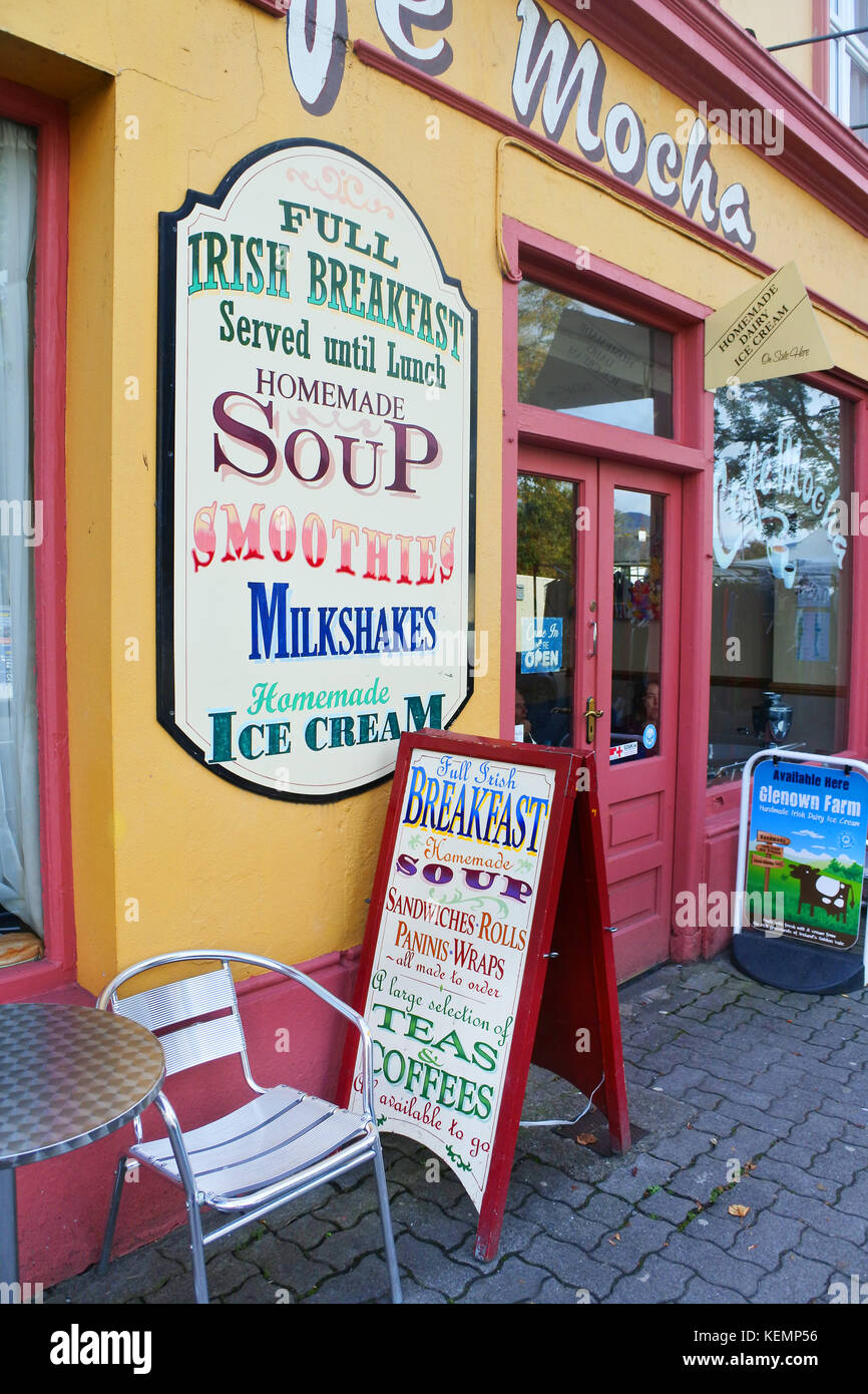 Cafe Exterior, Kenmare, County Kerry, Irland - John Gollop Stockfoto