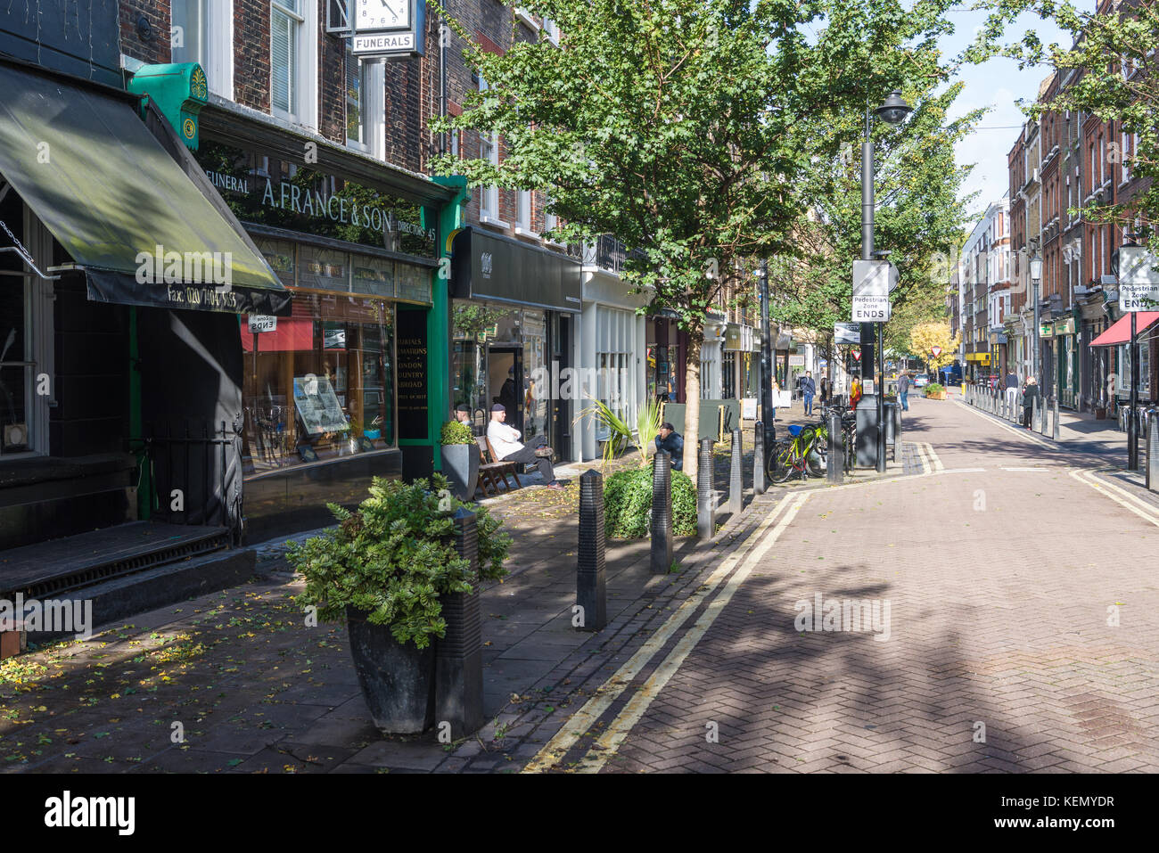 Blick entlang der Lämmer der Conduit Street, Bloomsbury, London. Stockfoto