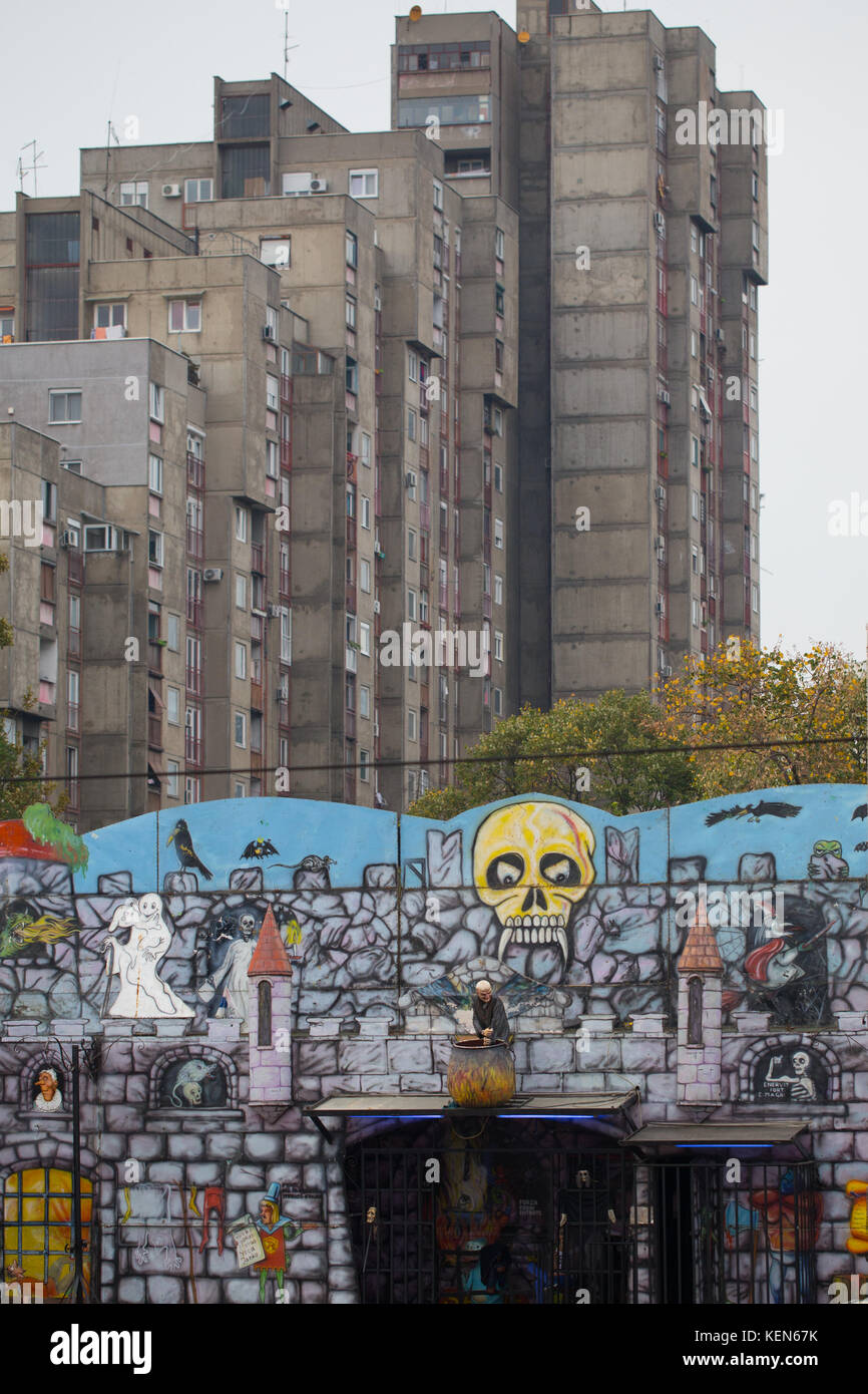 Sozialismus Art hohes Gebäude Architektur in Neu Belgrad, Serbien Stockfoto