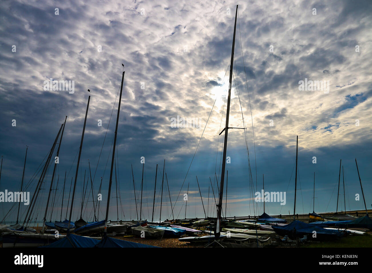 Sonnenstrahlen über Abschreibungen Sailing Club Stockfoto