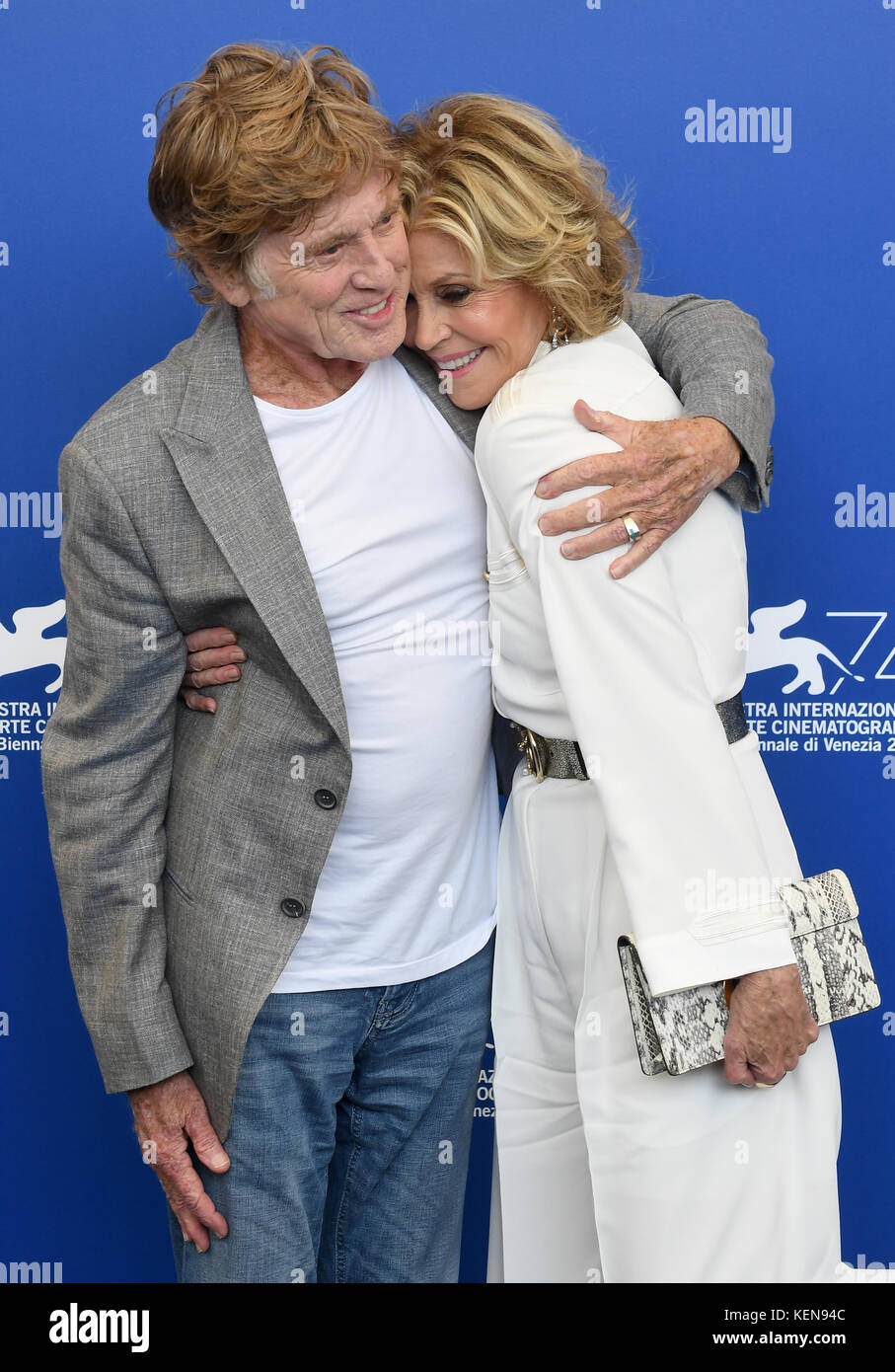 Robert Redford und Jane Fonda an der Fotoshooting für unsere Seelen in der Nacht während des 74. Filmfestival in Venedig Venedig, Italien. © Paul Treadway Stockfoto