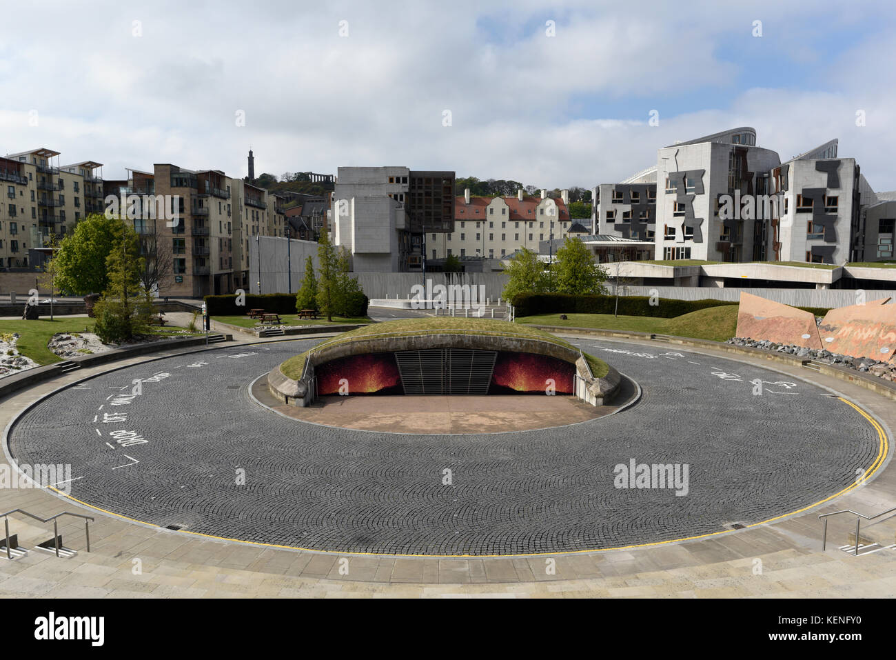 Blick Richtung Holyrood und Calton Hill aus unserem Dynamic Earth in Edinburgh, Schottland Stockfoto