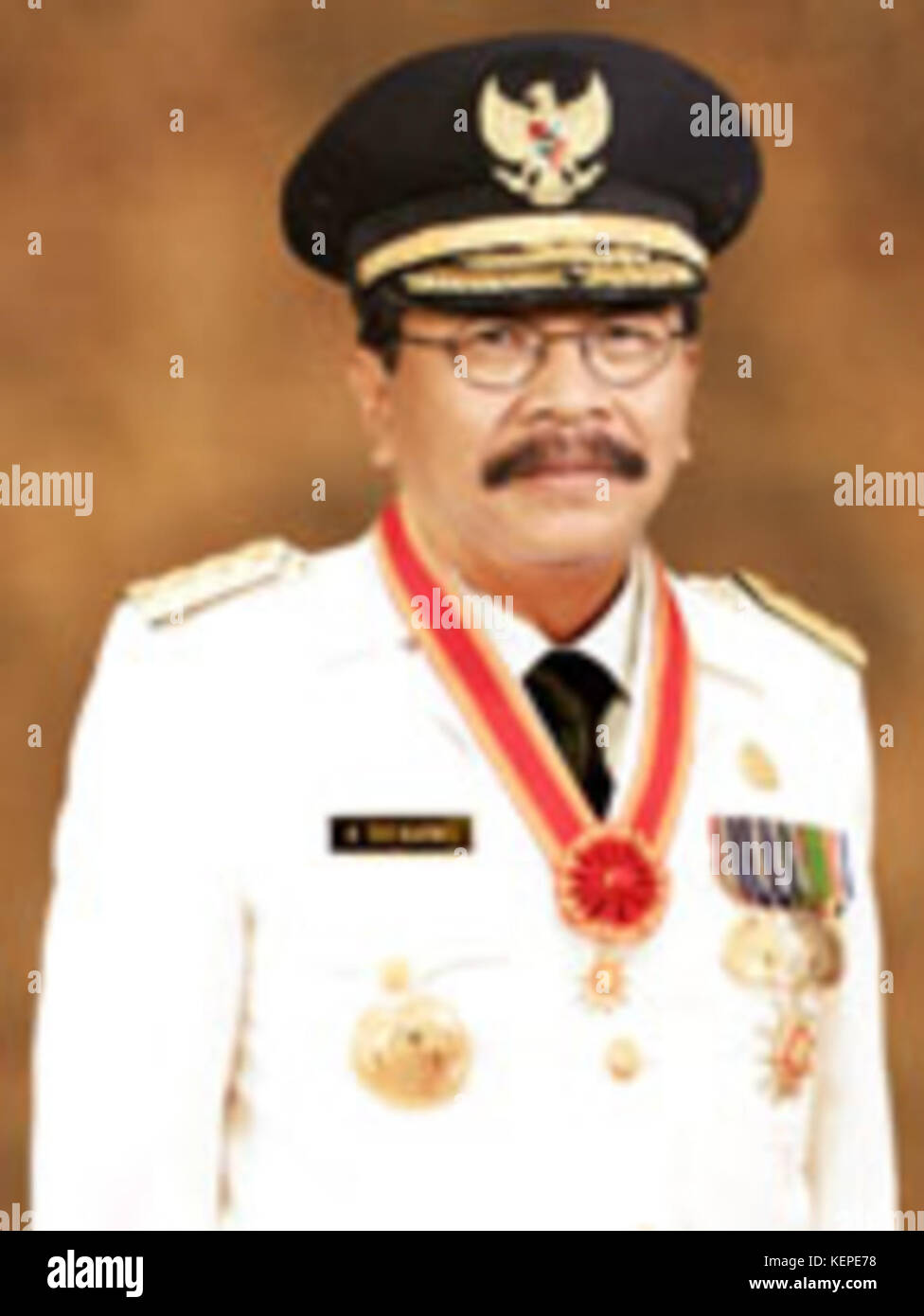 Soekarwo, eine prominente politische Persönlichkeit, diente in verschiedenen offiziellen Funktionen in Indonesien. Seine Beiträge zur Regierungsführung und zum öffentlichen Dienst haben ihn zu einer Schlüsselfigur in der modernen politischen Landschaft des Landes gemacht. Stockfoto