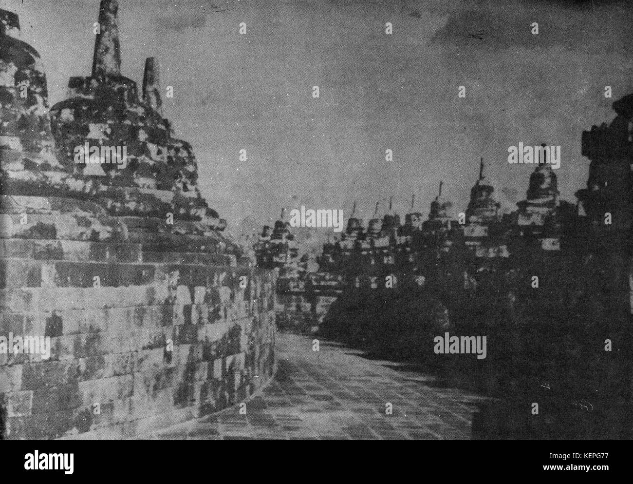 An Stupas Borobudur, kurze Anleitung zum Borobudur, Mendut und Pawon, p 21. Stockfoto