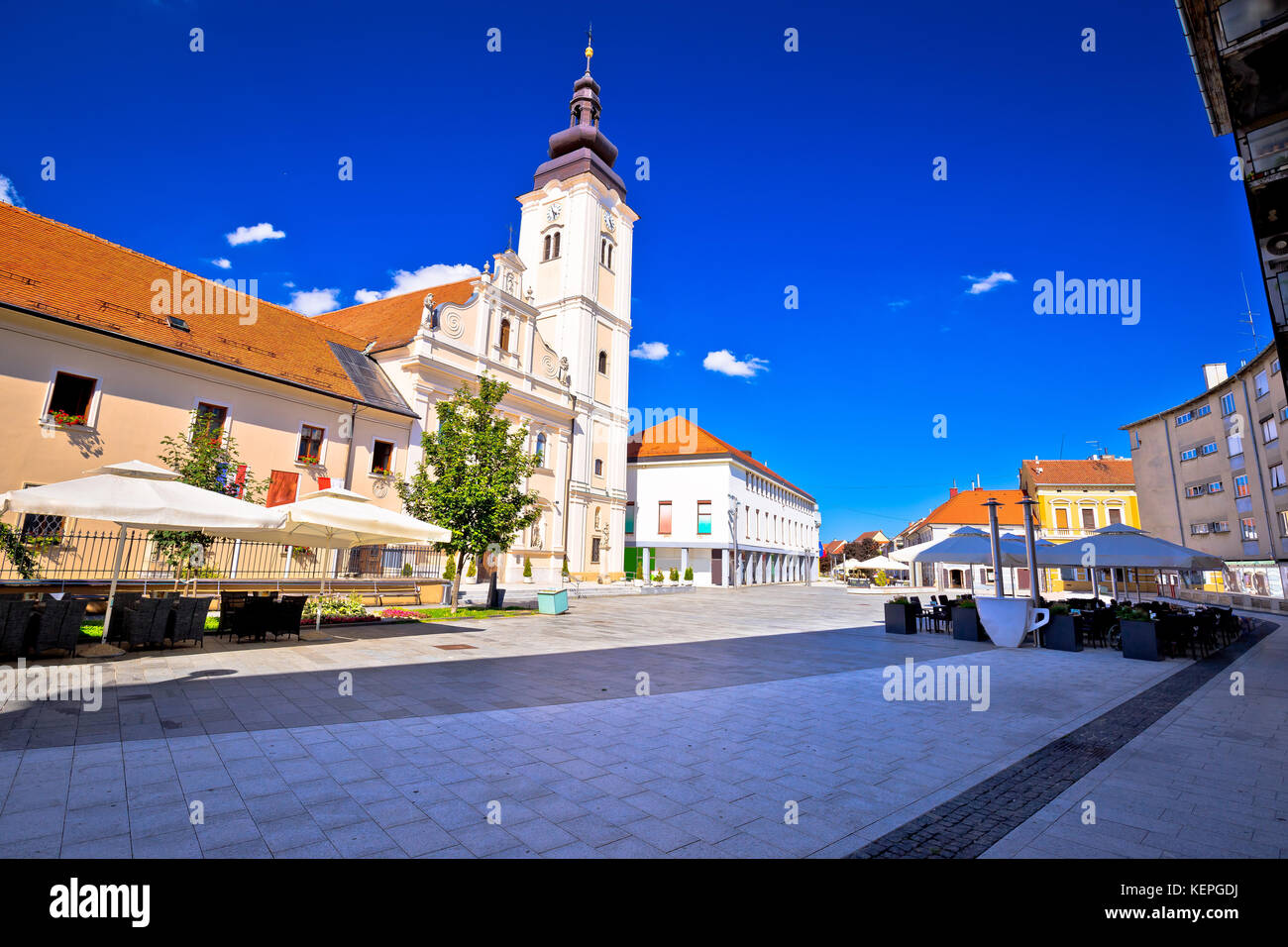 Stadt Cakovec Hauptplatz und Blick auf die Kirche, medjimurje Region von Kroatien Stockfoto