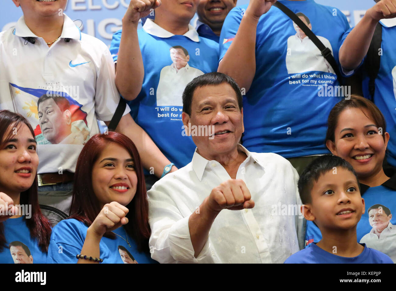Rodrigo Duterte interagiert mit Overseas Filipinos in Vietnam bei seinem offiziellen Besuch in diesem Land (2) Stockfoto