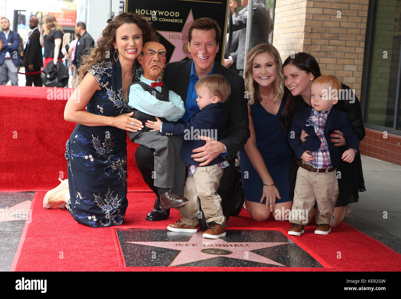Jeff Dunham erhält den Star auf dem Hollywood Walk of Fame mit: Jeff Dunham, Audrey Dunham, James Dunham, Familie Wo: Hollywood, Kalifornien, Vereinigte Staaten, wann: 21. September 2017 Kredit: FayesVision/WENN.com Stockfoto