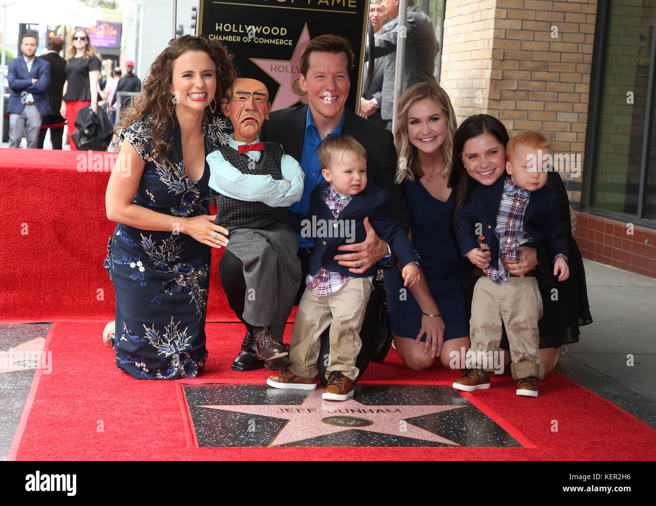 Jeff Dunham erhält den Star auf dem Hollywood Walk of Fame mit: Jeff Dunham, Audrey Dunham, James Dunham, Familie Wo: Hollywood, Kalifornien, Vereinigte Staaten, wann: 21. September 2017 Kredit: FayesVision/WENN.com Stockfoto