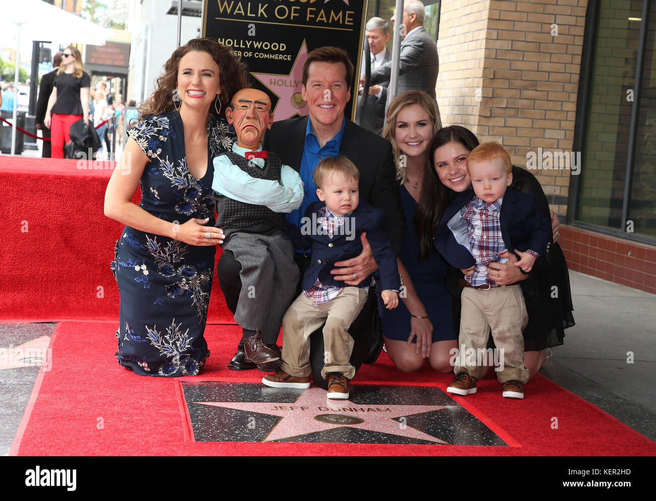 Jeff Dunham erhält den Star auf dem Hollywood Walk of Fame mit: Jeff Dunham, Audrey Dunham, James Dunham, Familie Wo: Hollywood, Kalifornien, Vereinigte Staaten, wann: 21. September 2017 Kredit: FayesVision/WENN.com Stockfoto