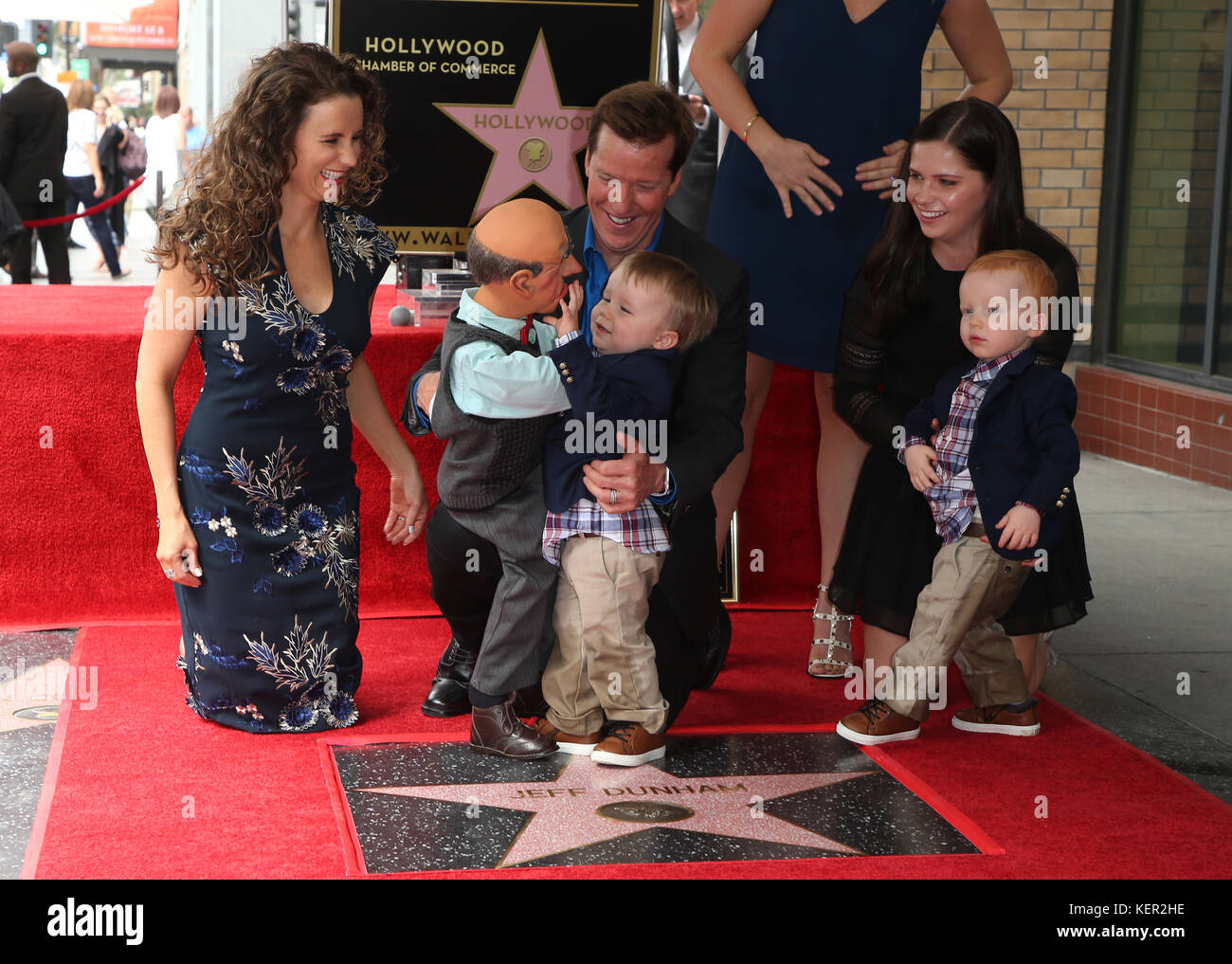Jeff Dunham erhält den Star auf dem Hollywood Walk of Fame mit: Jeff Dunham, Audrey Dunham, James Dunham, Familie Wo: Hollywood, Kalifornien, Vereinigte Staaten, wann: 21. September 2017 Kredit: FayesVision/WENN.com Stockfoto