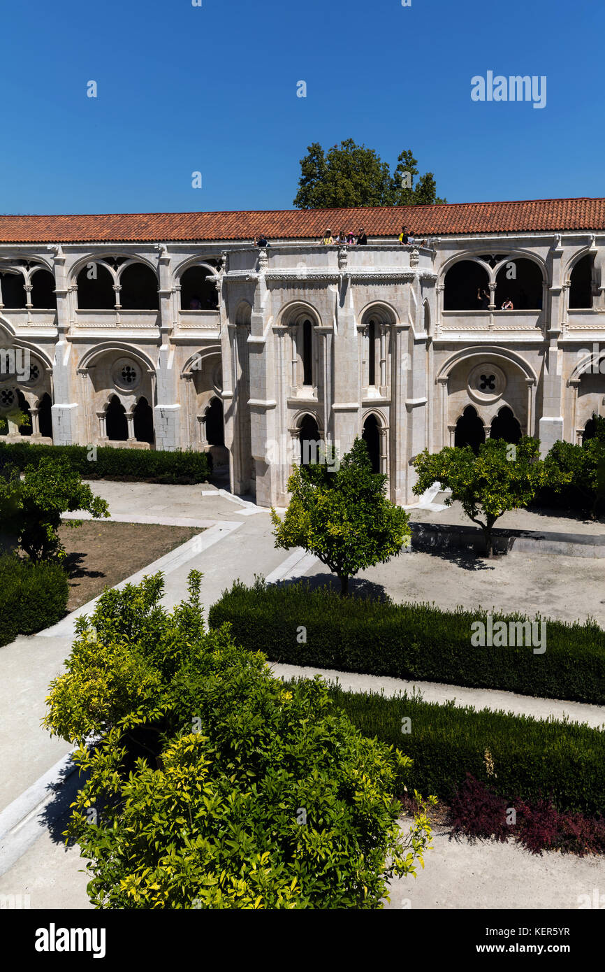 Kreuzgang der mittelalterlichen alcobaca Kloster, das erste wirklich gotischen Gebäude in Portugal Stockfoto