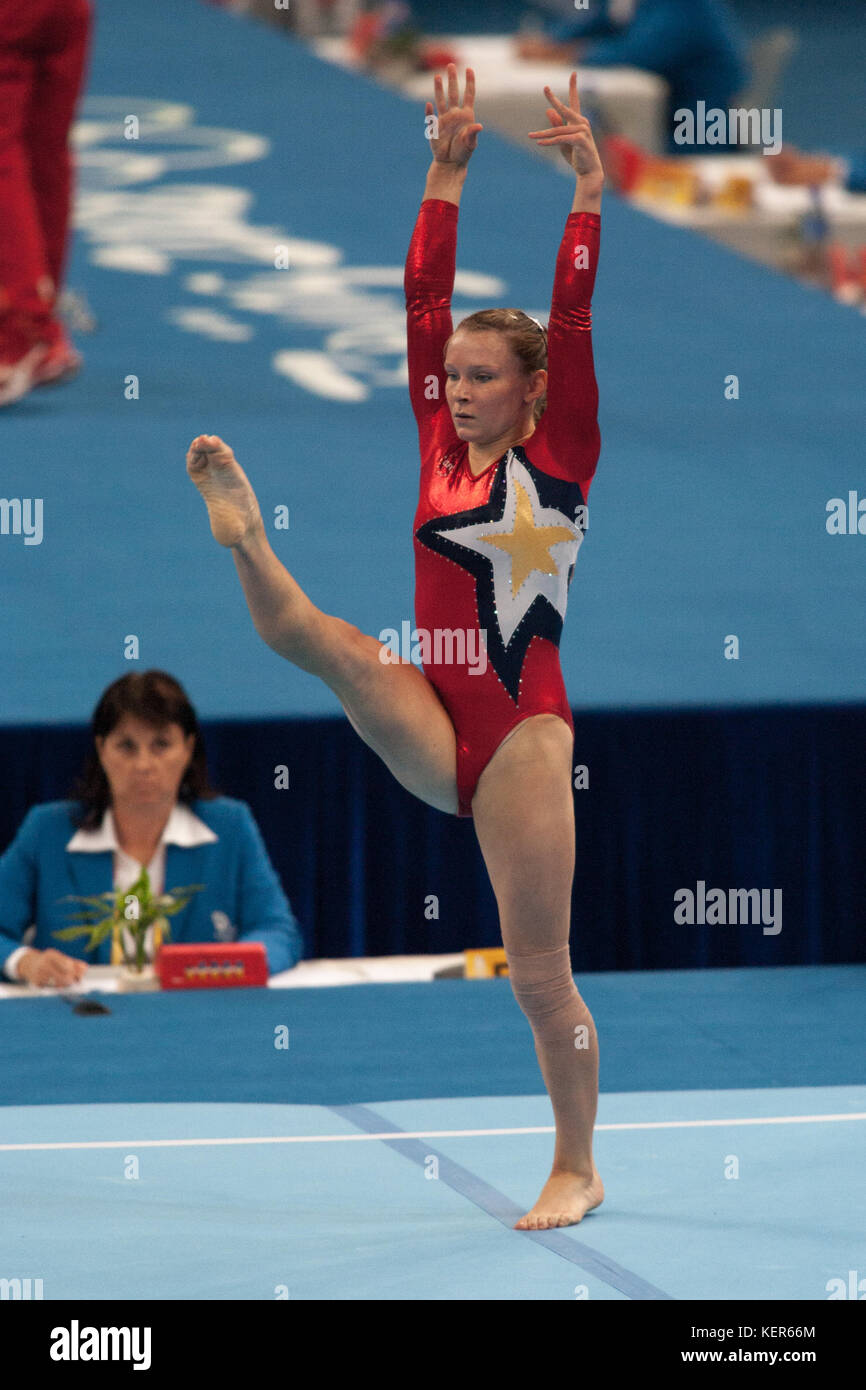 Bridget Sloan (USA) auf dem Boden Übung in der Frauen Qualifikation bei den Olympischen Sommerspiele in Peking, China Stockfoto