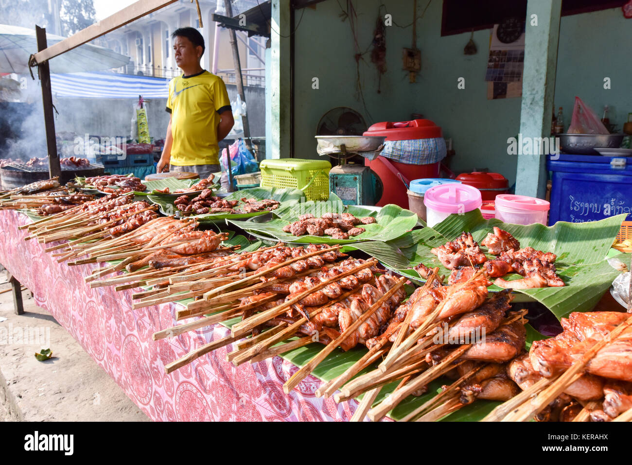 Fleisch am Spieß auf Verkauf Luang Prabang Laos Stockfoto