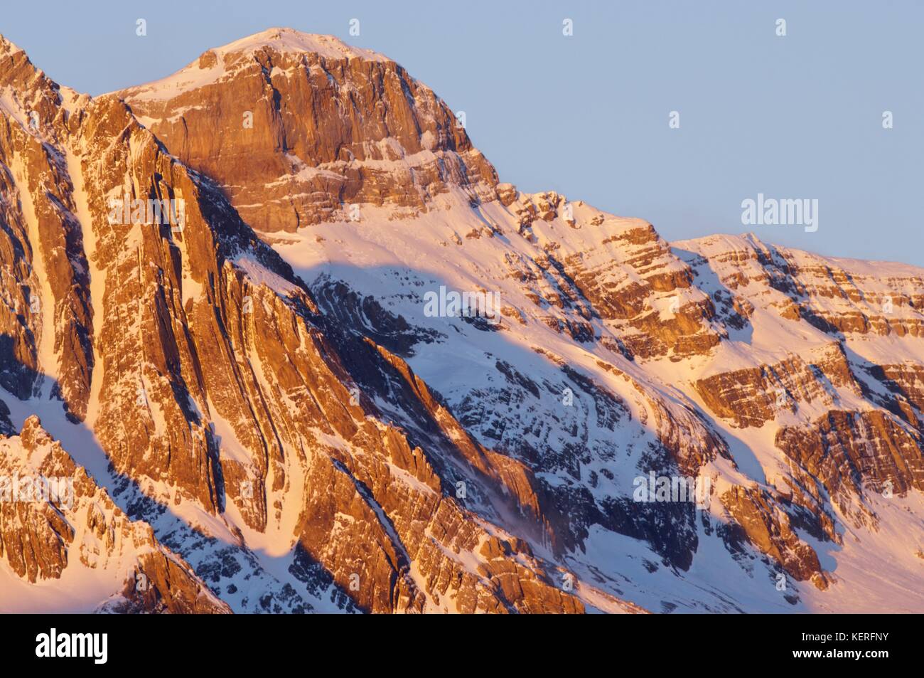 Winter im Nationalpark Ordesa, cilindro de marbore Peak (3325 m.), Pyrenäen, Huesca, Aragón, Spanien. Stockfoto