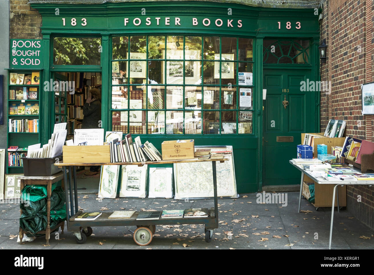 Buchhandlungen in Großbritannien. Bücher fördern, Chiswick High Road, Chiswick, London. Die Buchhändler in einem Gebäude aus dem 18. Jahrhundert. Buchhandlung London UK. Stockfoto