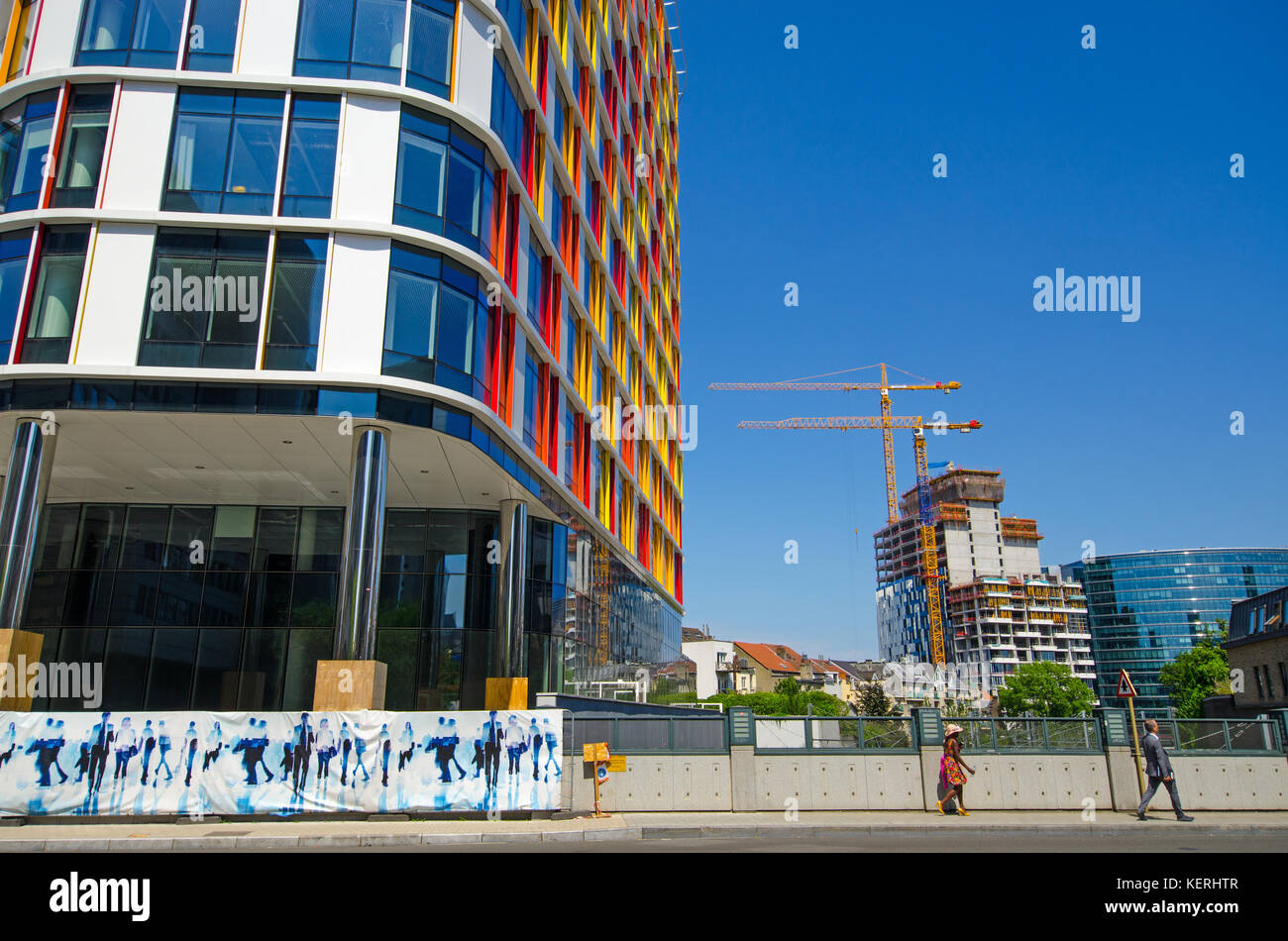 Brüssel, Belgien. Wilfried Martens Gebäude (benannt nach dem verstorbenen Premierminister von Belgien) Rue Beillard / Rue de Treves. Stockfoto