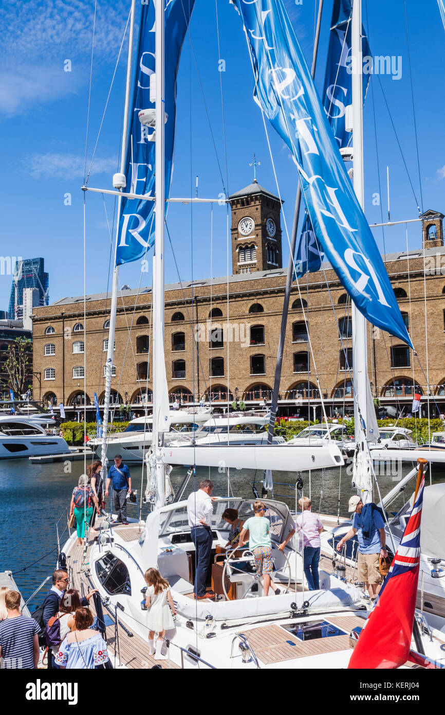 England, London, Tower Hamlets, St. Katharine Docks Stockfoto