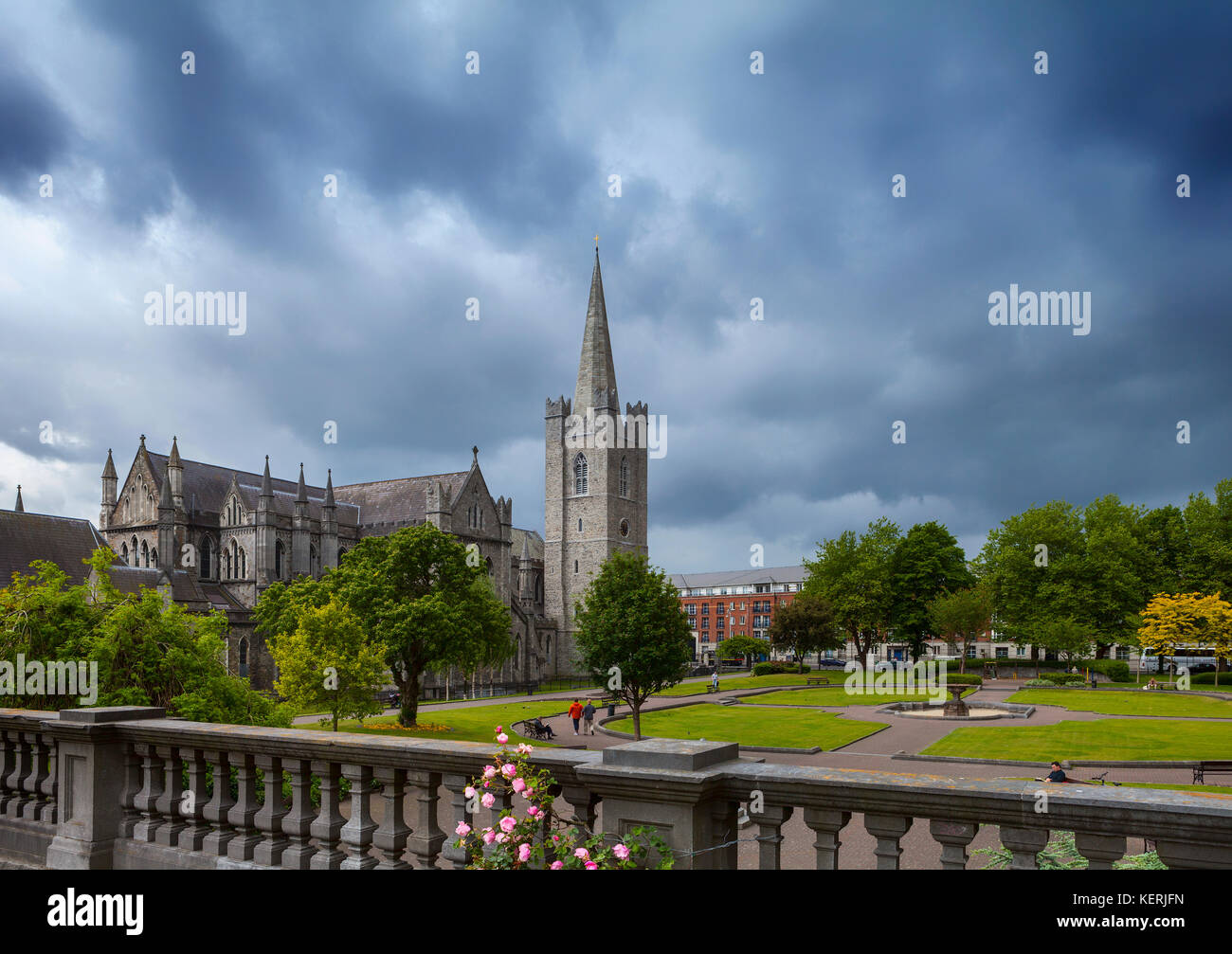 Garten die St. Patrick's Cathedral, gegründet 1191, Dublin, Irland Stockfoto