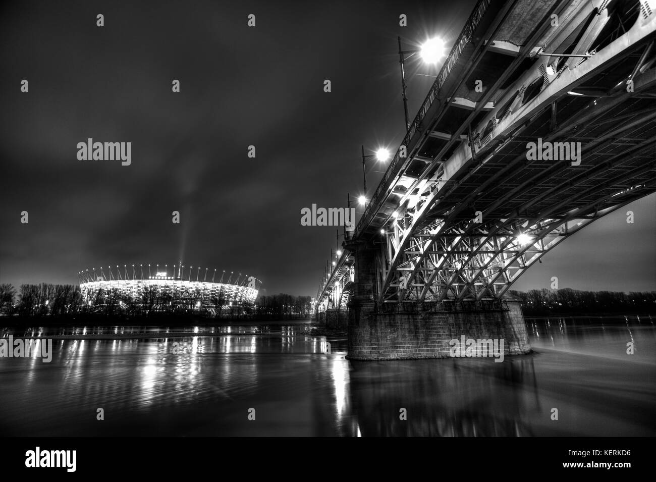 National Stadium (PGE) von poniatowski Brücke gesehen (auf der Weichsel), Warschau, Hauptstadt Polens. Dies ist eine von vielen Stadien in Polen bui Stockfoto