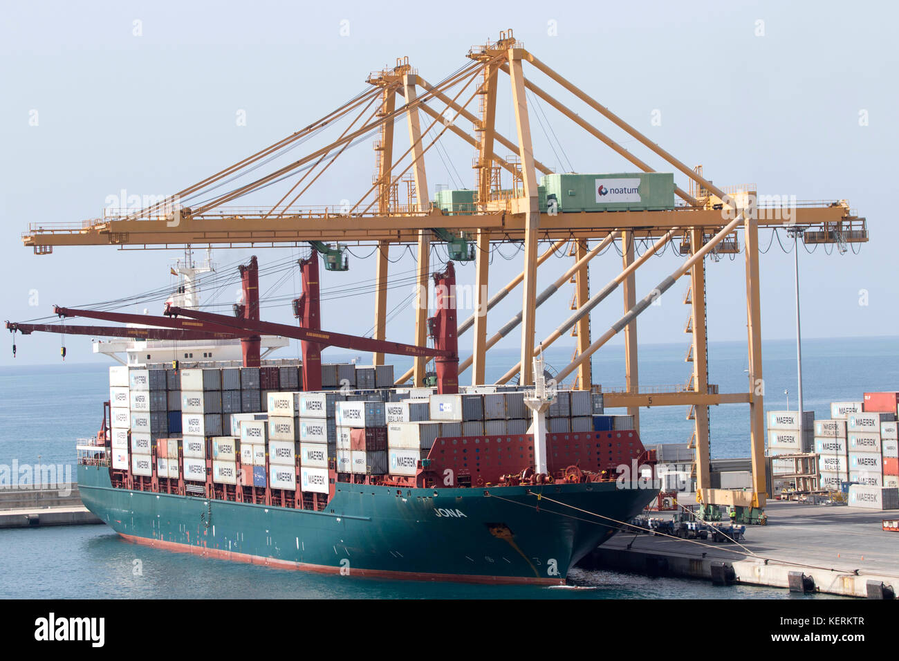 Jona Containerschiff verladen Maersk Container im Hafen Malaga in Spanien Stockfoto