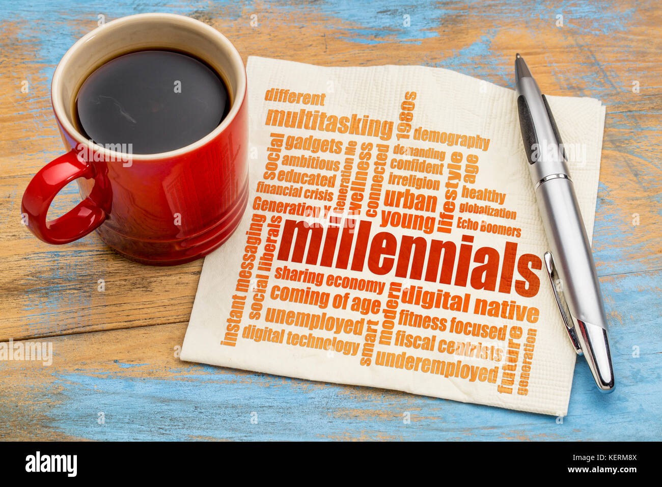 Millennials generation Wort Wolke auf einer Serviette eine Tasse Kaffee - Demografie Konzept Stockfoto