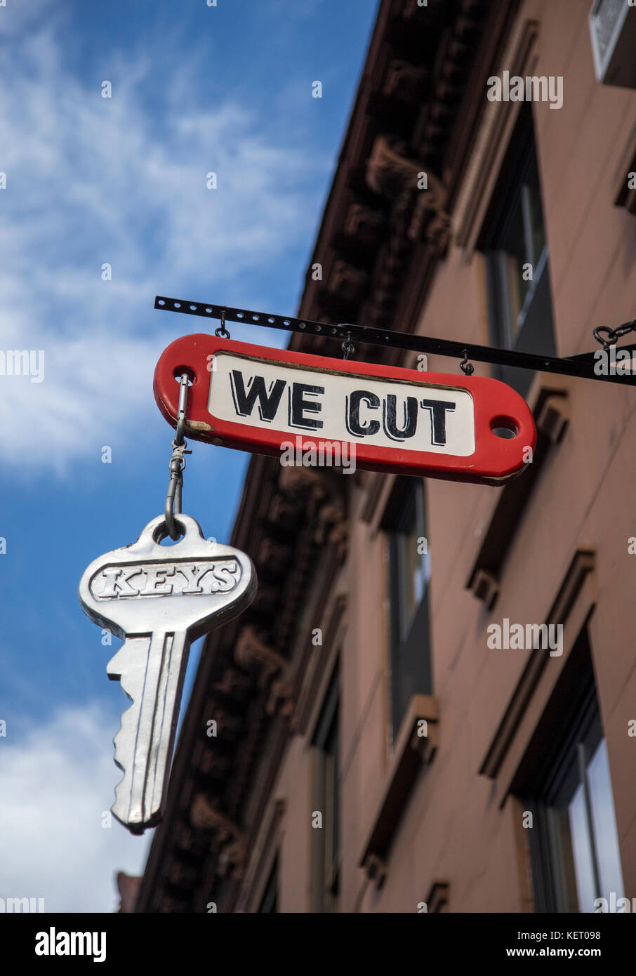 Schild über einer Schlosserei in Brooklyn, New York Stockfoto