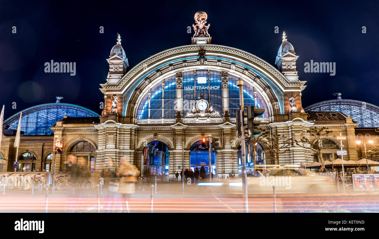 Frankfurt Hauptbahnhof bei Nacht Stockfoto