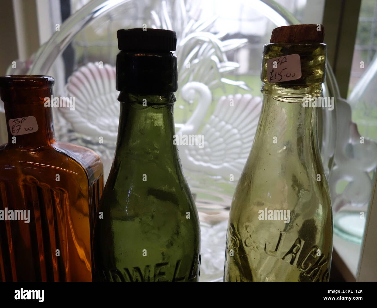 Eine Sammlung von Vintage Glas Medizin Flaschen Stockfoto