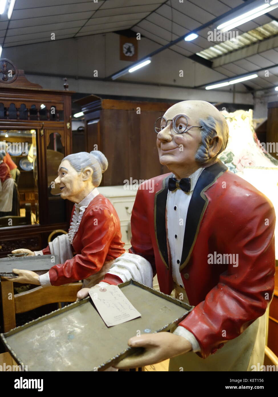 Alte Mann und Frau Butler Statuen Stockfoto
