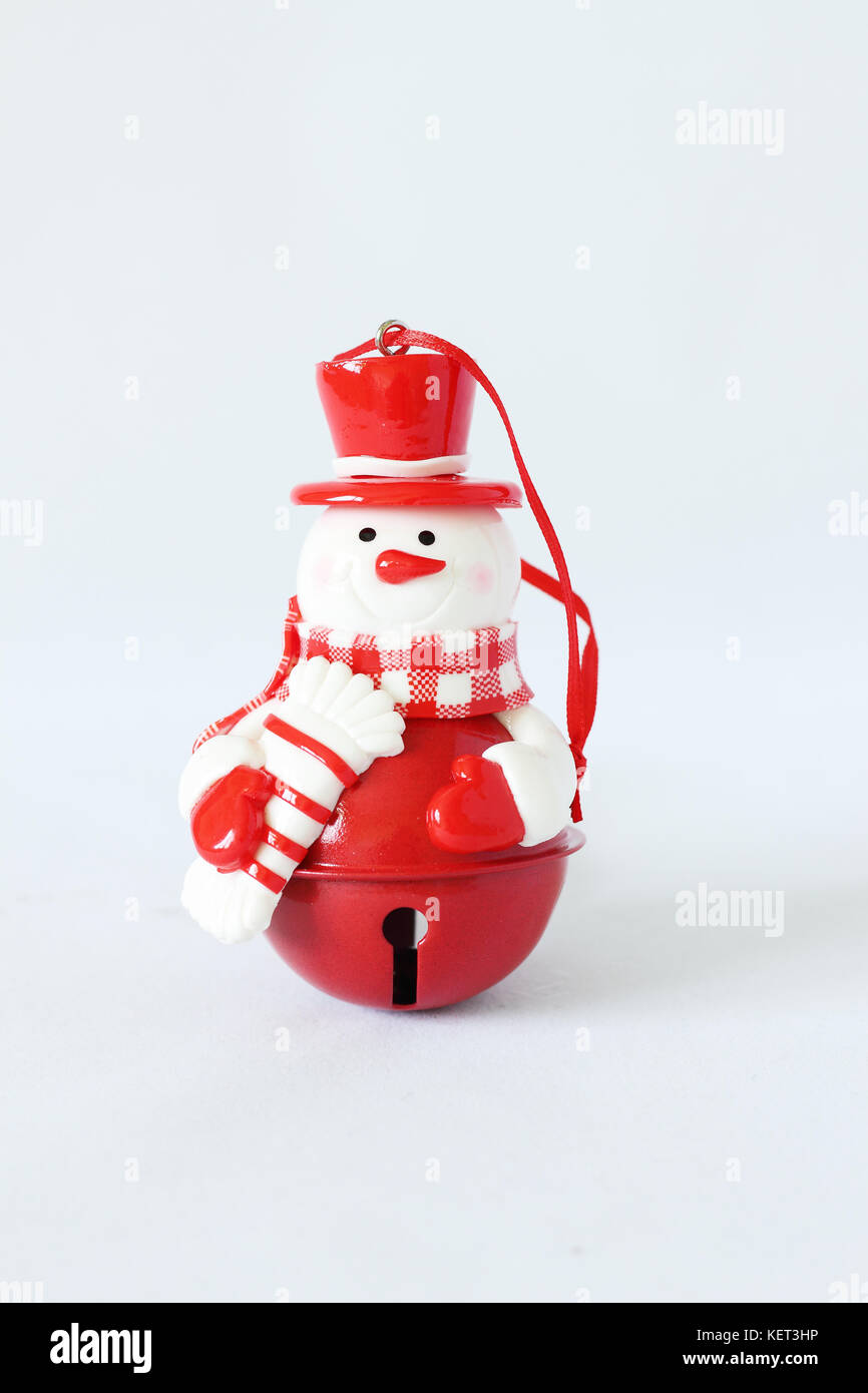 Geschenke mit glänzenden Bogen für eine Weihnachtsfeier Einrichtung Stockfoto