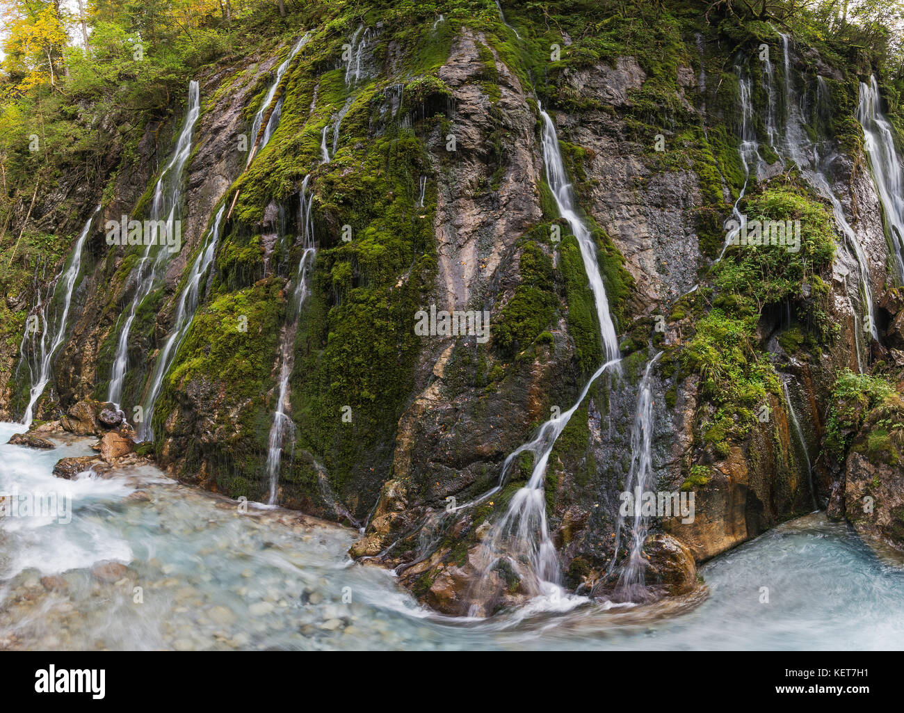 Eine Wand der Wasserfälle in der Nähe von Ramsau wimbachklamm Stockfoto