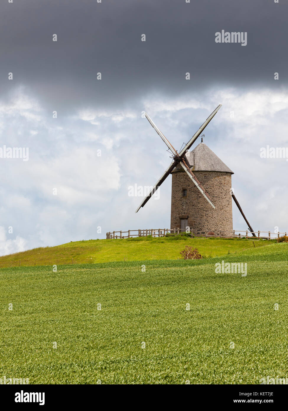 Mühle Moidrey, historische Windmühle bei Granville, manche, Normandie, Frankreich Stockfoto