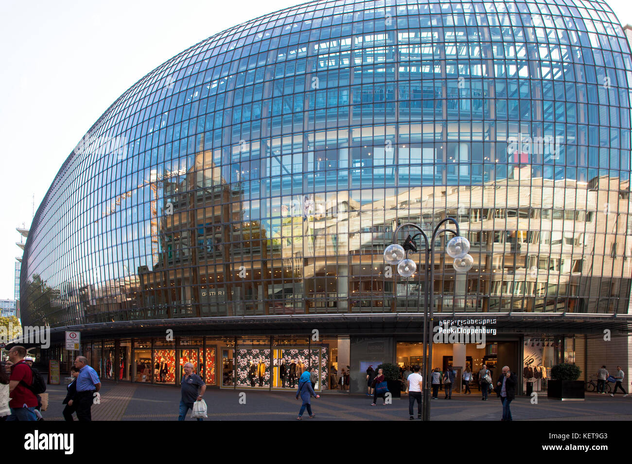 Deutschland Koln Das Weltstadthaus In Der Schildergasse Kaufhaus Der Firma Peek Cloppenburg Nach Planen Des Architats Gebaut Stockfotografie Alamy