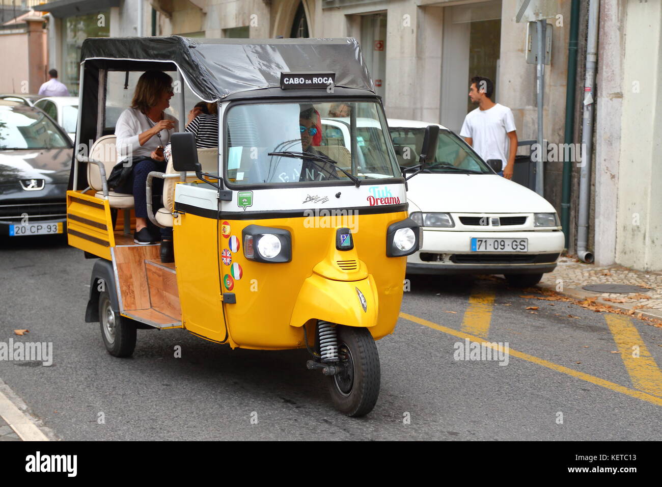 TukTuks bieten Transport- und Besichtigungstouren in Sintra, Portugal an Stockfoto