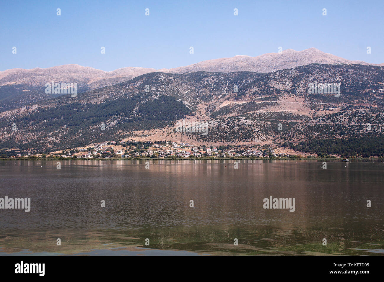 Landschaft des Sees Pamvotida, die Stadt von Ioannina, Griechenland Stockfoto