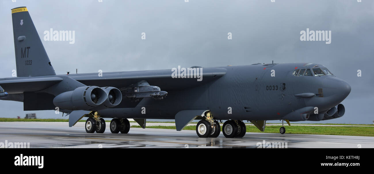 Us Air Force B-52 Stratofortress zieht aus Andersen Air Force Base (AFB), Guam, Nov. 24, 2016. Stockfoto