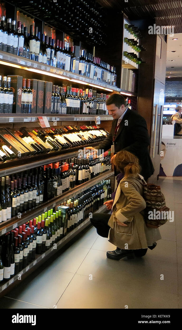 Wein boutique Duty Free Shop, Flughafen Carrasco, Montevideo, Uruguay Stockfoto