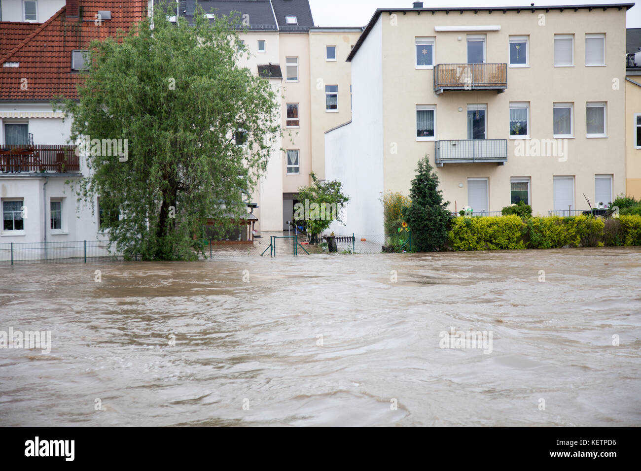 GERA, Deutschland - Juni 03, 2016: Hochwasserschutz in der Stadt Gera im Juni 2016 Stockfoto