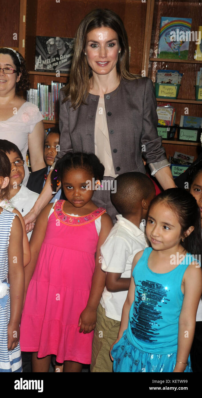 New YORK, New York - 22. JUNI: Prinzessin Letizia Aus Spanien besucht am 22. Juni 2012 die Emily Dickinson Primary School in New York City People: Prinzessin Letizia Aus Spanien Transmission Ref: MNC1 Hoo-Me.com / MediaPunch Stockfoto