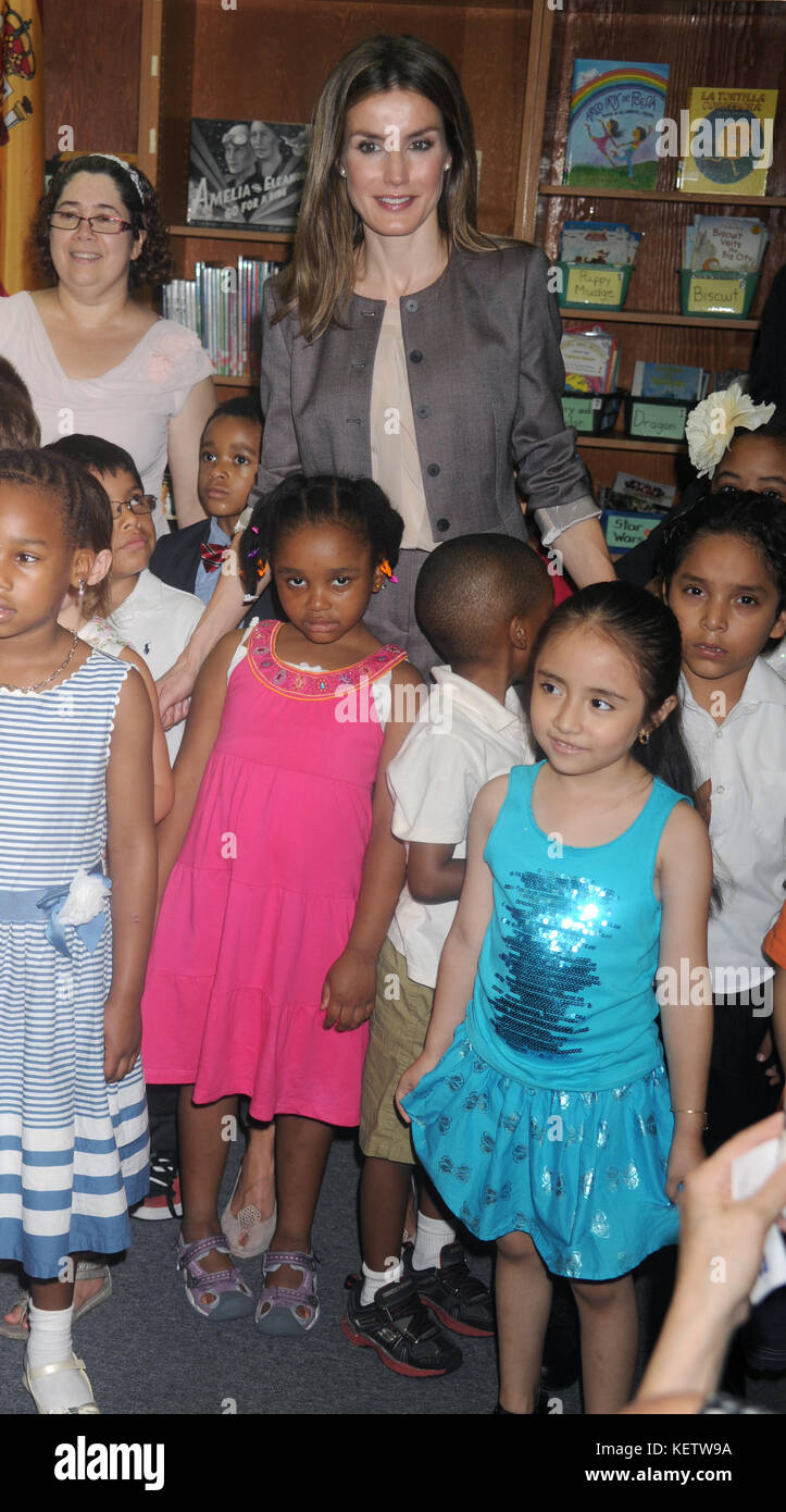 New YORK, New York - 22. JUNI: Prinzessin Letizia Aus Spanien besucht am 22. Juni 2012 die Emily Dickinson Primary School in New York City People: Prinzessin Letizia Aus Spanien Transmission Ref: MNC1 Hoo-Me.com / MediaPunch Stockfoto