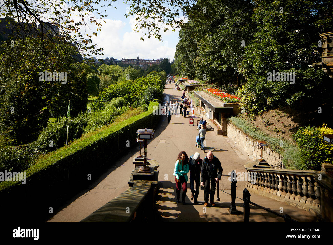 Edinburgh, Schottland, die Princess Street Gärten an einem sonnigen Tag Stockfoto