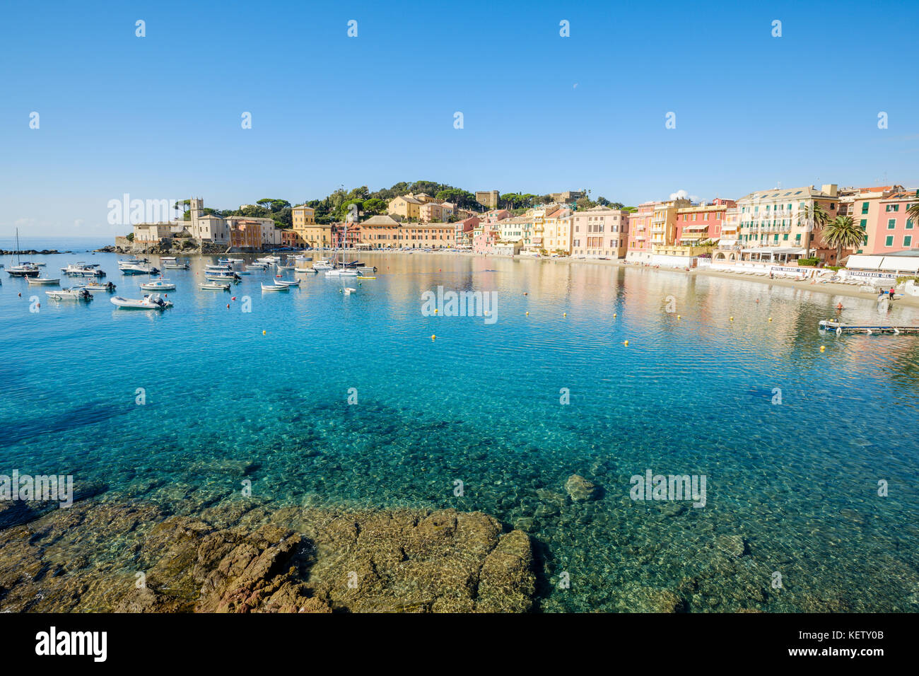 Die Bucht der Stille und der Blick über die Altstadt von Sestri Levante an der italienischen Riviera, Ligurien, Italien Stockfoto