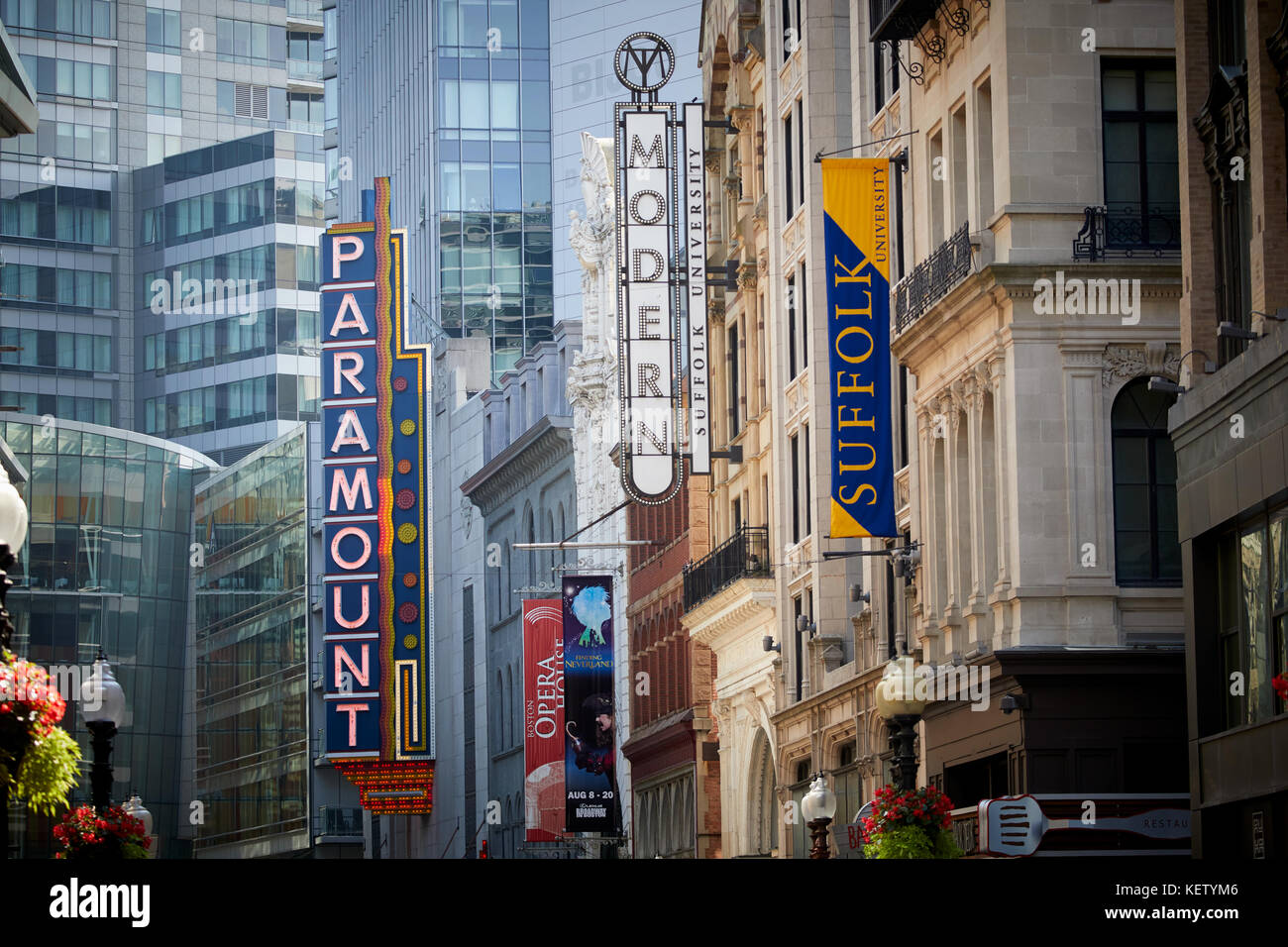 Boston Massachusetts New England Nordamerika USA, Stoßfänger Straßenschild Paramount Theater Kino Washington Street Stockfoto