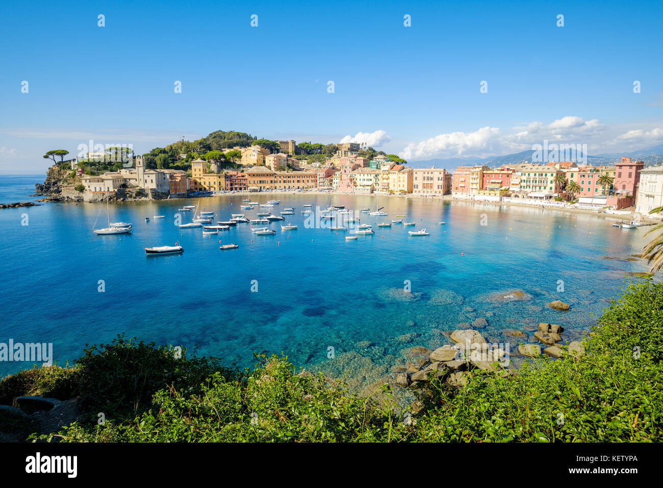 Die Bucht der Stille und der Blick über die Altstadt von Sestri Levante an der italienischen Riviera, Ligurien, Italien Stockfoto