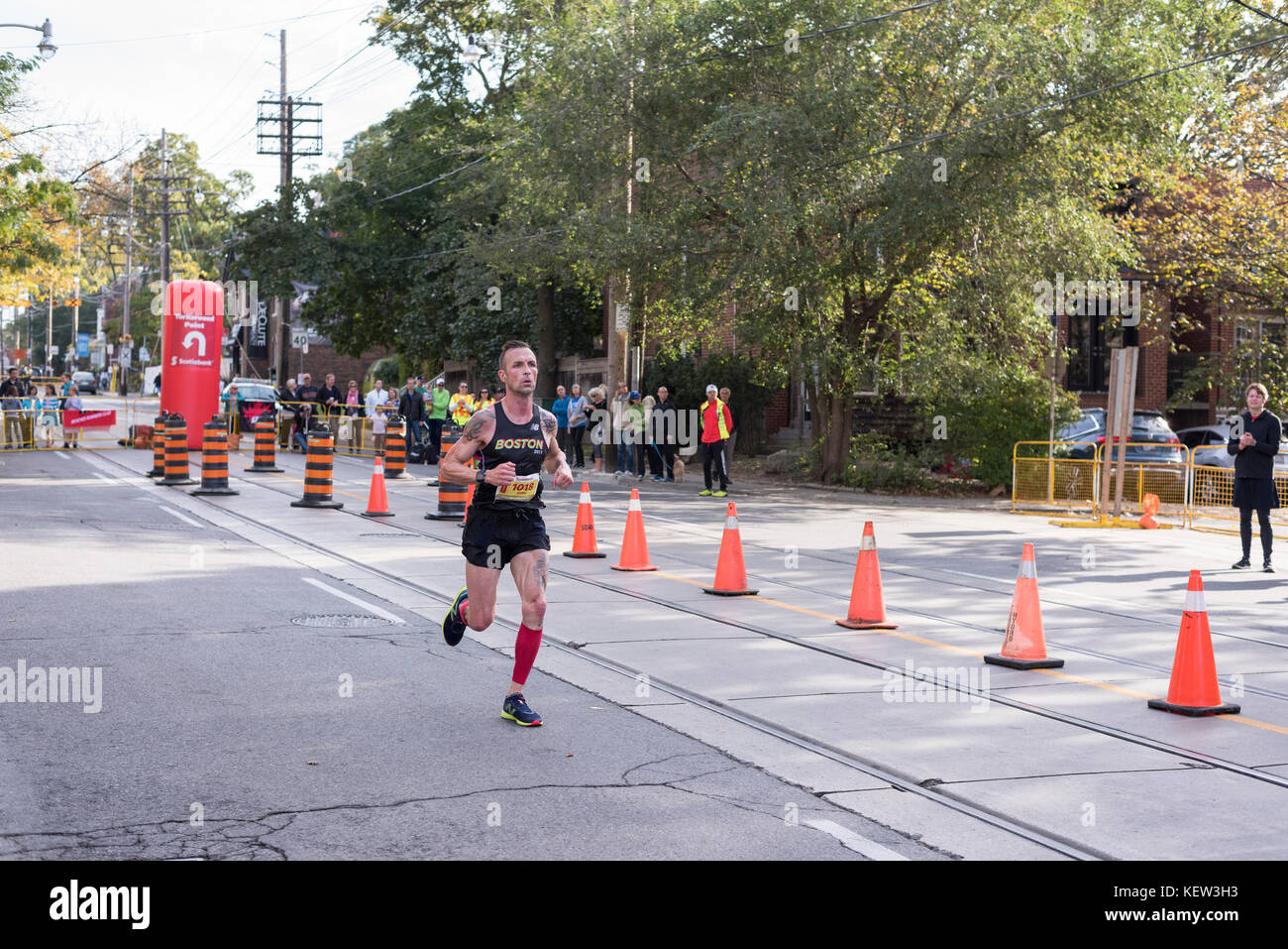 Toronto, Kanada. 22 Okt, 2017. kanadischen Marathonläufer Eoin craigie Bestehen der 33 km turnaround Point an der Scotiabank Toronto waterfront Marathon 2017. Er den Fünfundzwanzigsten Platz im Rennen erreicht. Credit: yl images/alamy leben Nachrichten Stockfoto